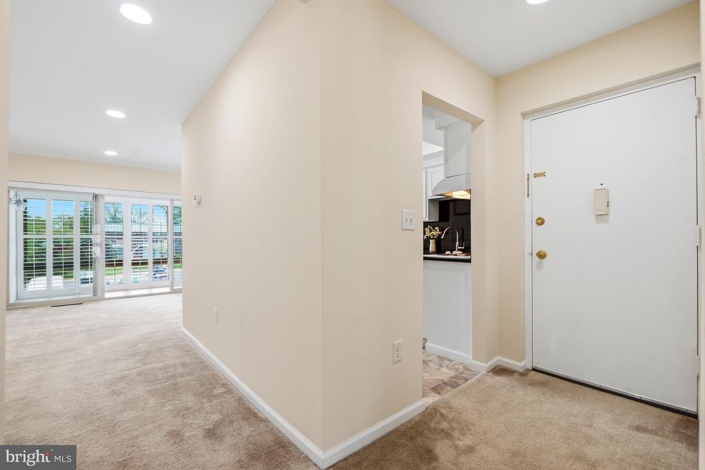 Image 7 of property listing at 3622 GLENEAGLES DR #9-2C, Silver Spring, MD 20906