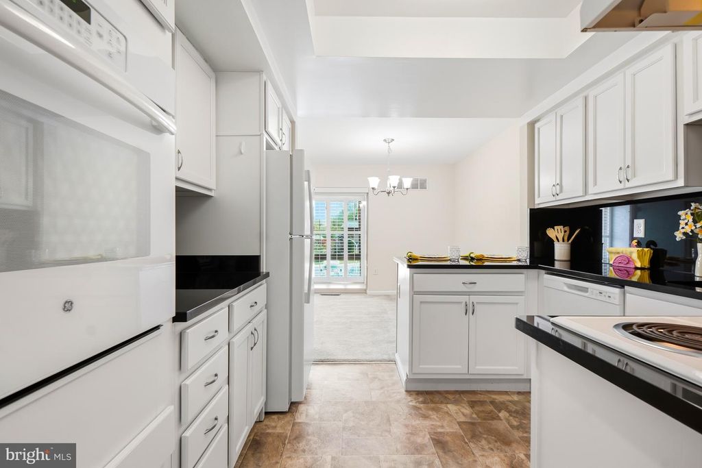 Image 8 of property listing at 3622 GLENEAGLES DR #9-2C, Silver Spring, MD 20906