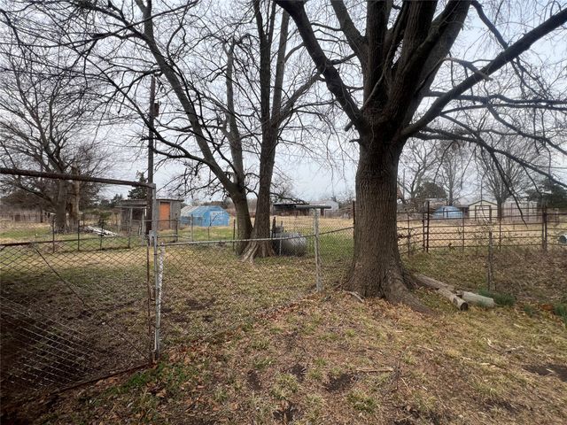 1655 E Fm 120, Denison, TX 75021