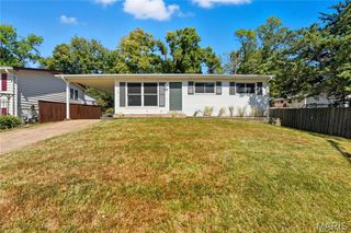 73 Hillcrest Boulevard, Ballwin, MO 63021