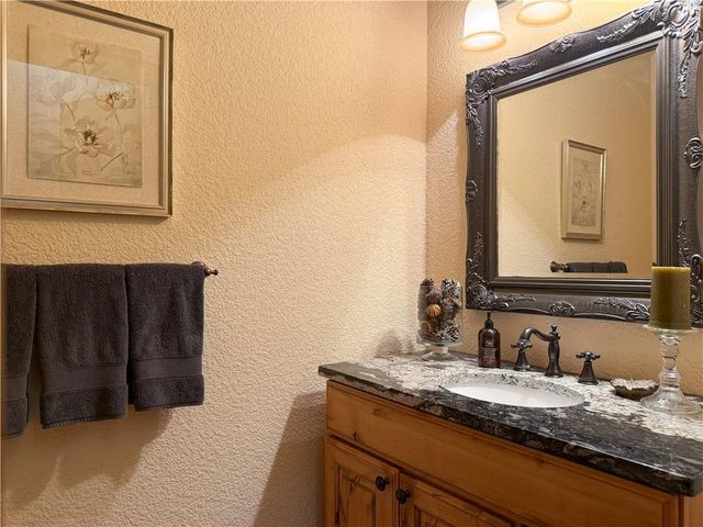 1824 N 700 Road, Baldwin City, KS 66006