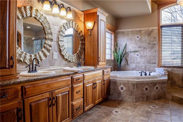 1824 N 700 Road, Baldwin City, KS 66006