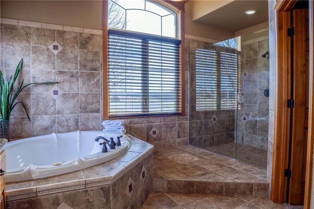 1824 N 700 Road, Baldwin City, KS 66006