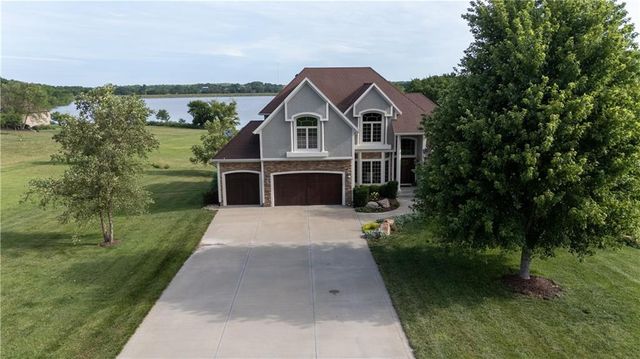 1824 N 700 Road, Baldwin City, KS 66006