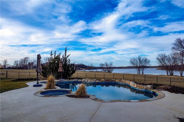 1824 N 700 Road, Baldwin City, KS 66006