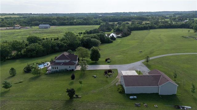 1824 N 700 Road, Baldwin City, KS 66006