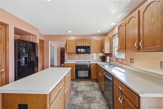 22 Ranch Trail Court, Orchard Park, NY 14127