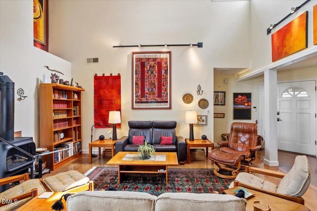 110 White Oak Way, Chapel Hill, NC 27514