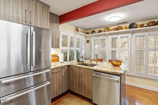 110 White Oak Way, Chapel Hill, NC 27514