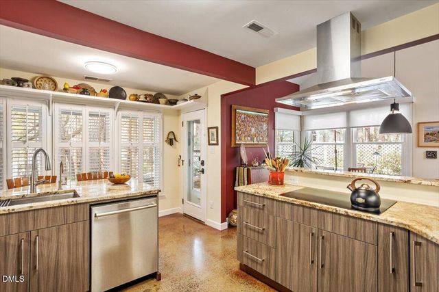 110 White Oak Way, Chapel Hill, NC 27514