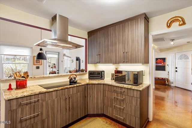 110 White Oak Way, Chapel Hill, NC 27514