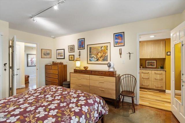 110 White Oak Way, Chapel Hill, NC 27514