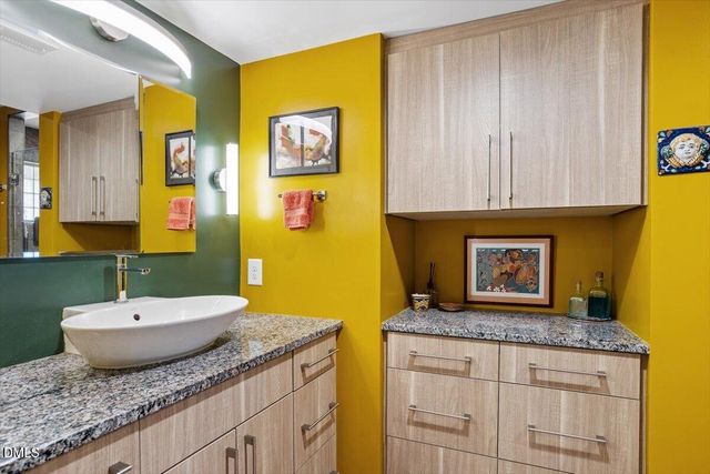 110 White Oak Way, Chapel Hill, NC 27514