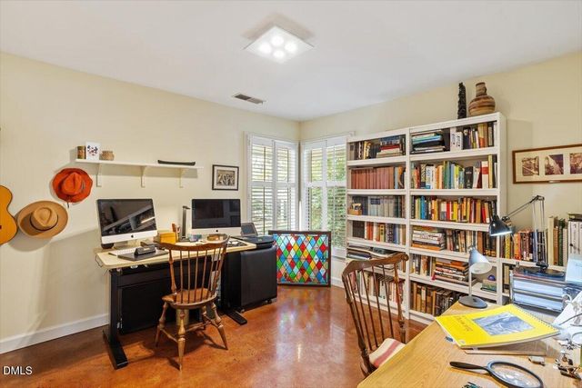 110 White Oak Way, Chapel Hill, NC 27514