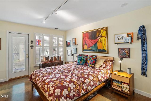 110 White Oak Way, Chapel Hill, NC 27514