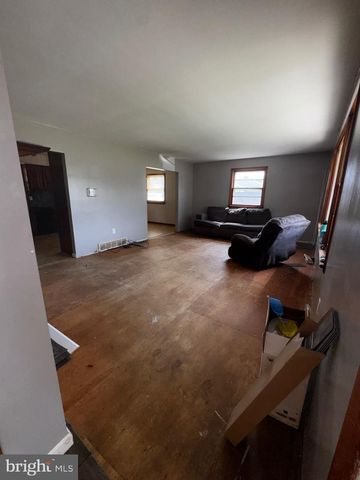 28 MALAGA TER, Malaga, NJ 08328