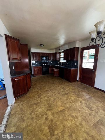 28 MALAGA TER, Malaga, NJ 08328