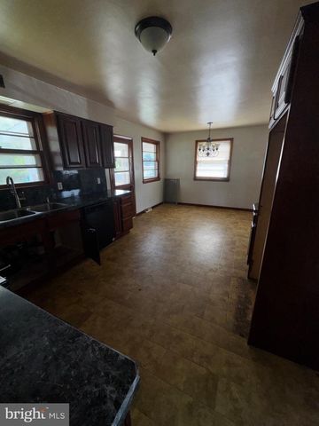 28 MALAGA TER, Malaga, NJ 08328