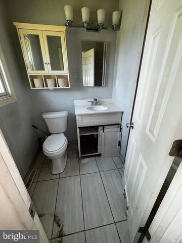 28 MALAGA TER, Malaga, NJ 08328