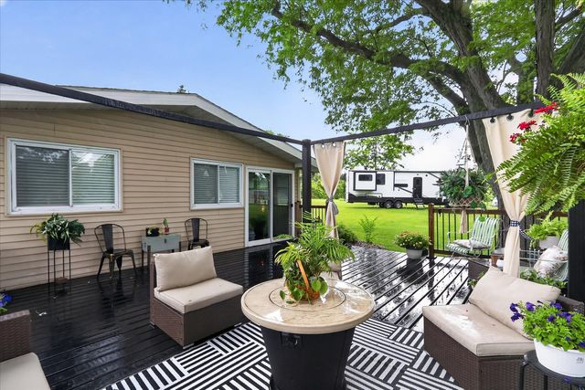 10721 GROVER OAKS, Roscoe, IL 61073