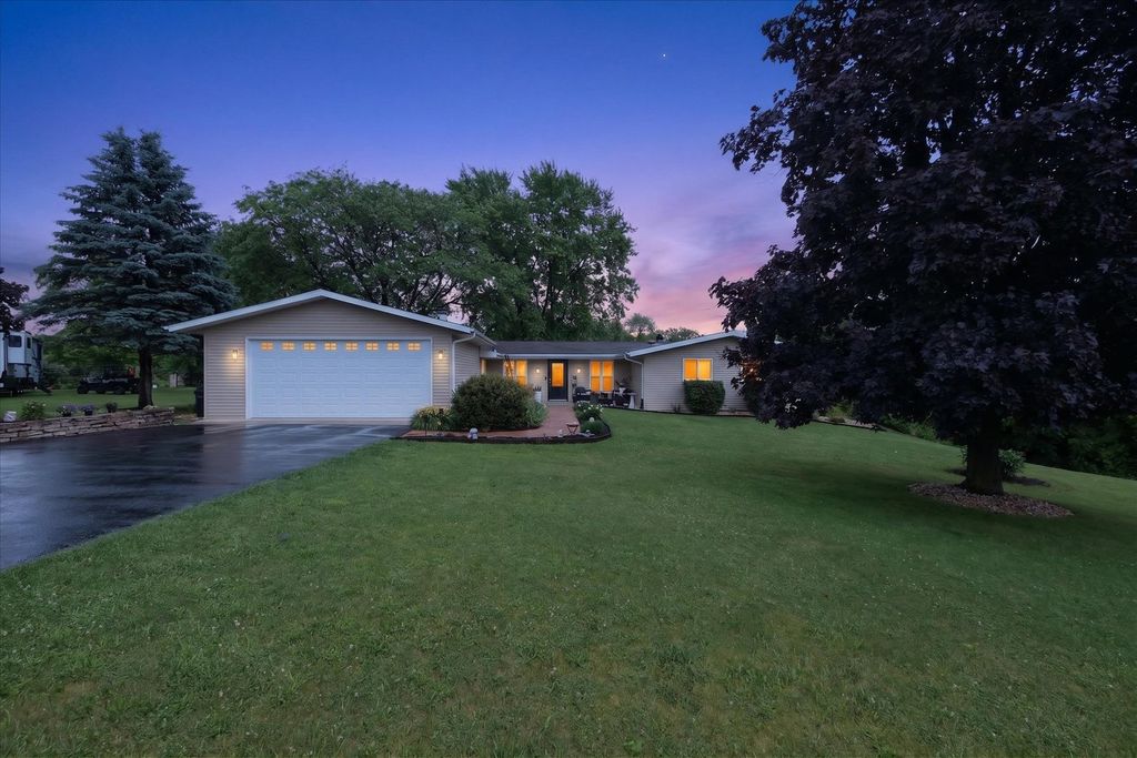 10721 GROVER OAKS, Roscoe, IL 61073