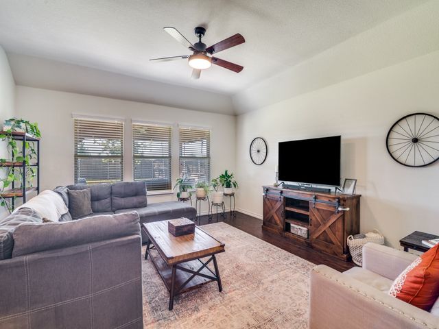 634 Jamestown Lane, Fate, TX 75189