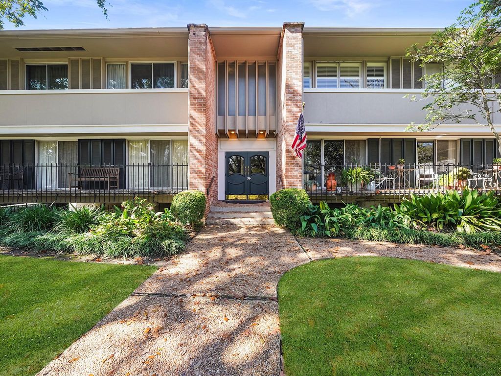 656 S Ripple Creek Drive 656, Houston, TX 77057