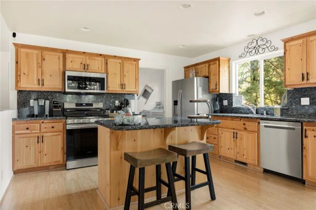 30701 Knoll View, Running Springs, CA 92382