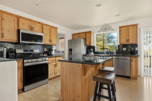 30701 Knoll View, Running Springs, CA 92382