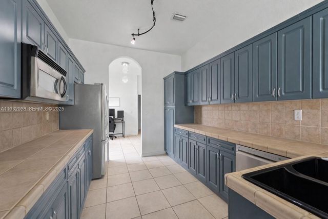 2467 SE 19th St, Homestead, FL 33035