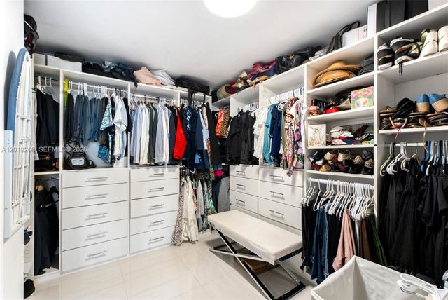 1000 Quayside Ter 901, Miami, FL 33138