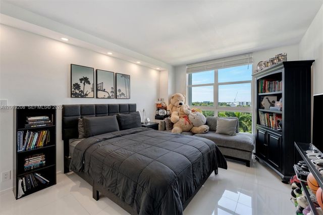 1000 Quayside Ter 901, Miami, FL 33138