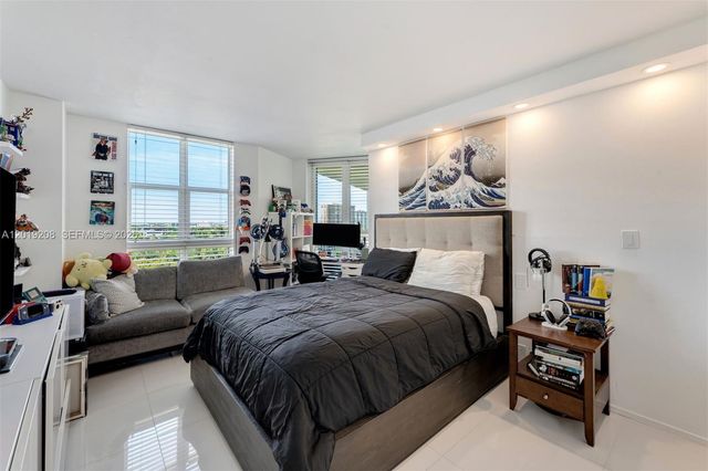 1000 Quayside Ter 901, Miami, FL 33138