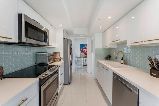 1000 Quayside Ter 901, Miami, FL 33138