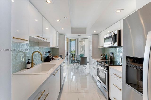 1000 Quayside Ter 901, Miami, FL 33138