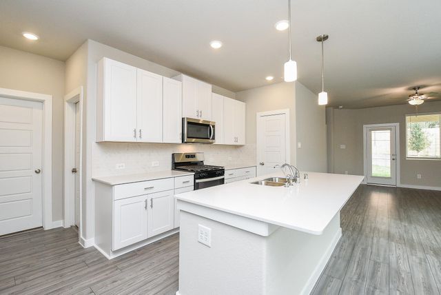 2022 W Darlington Oak Court, Conroe, TX 77304