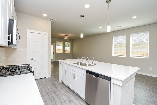 2022 W Darlington Oak Court, Conroe, TX 77304