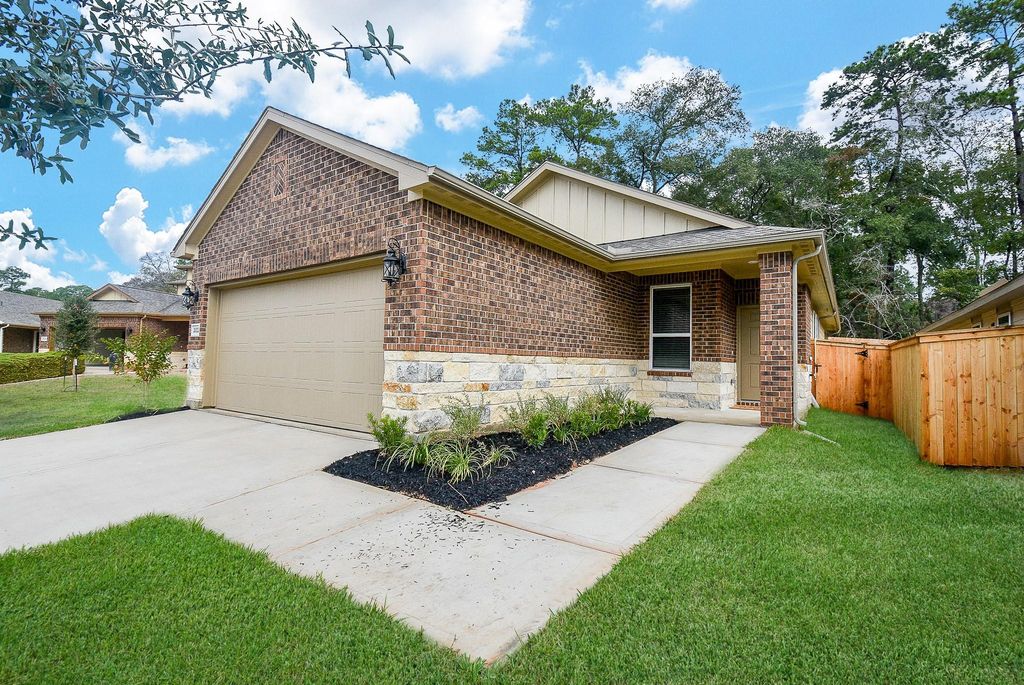 2022 W Darlington Oak Court, Conroe, TX 77304