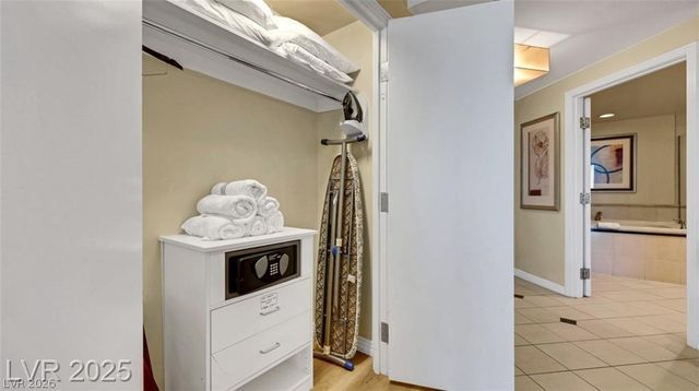 135 East HARMON Avenue 904, Las Vegas, NV 89109