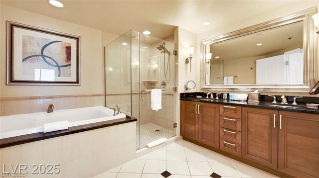 135 East HARMON Avenue 904, Las Vegas, NV 89109