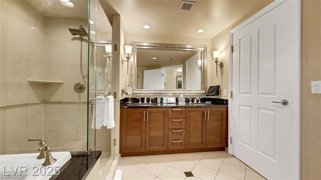 135 East HARMON Avenue 904, Las Vegas, NV 89109