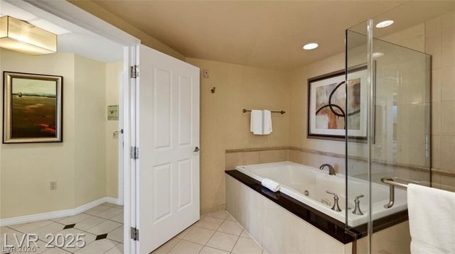 135 East HARMON Avenue 904, Las Vegas, NV 89109