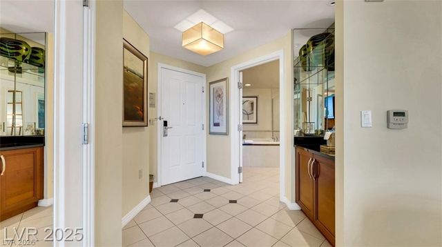 135 East HARMON Avenue 904, Las Vegas, NV 89109