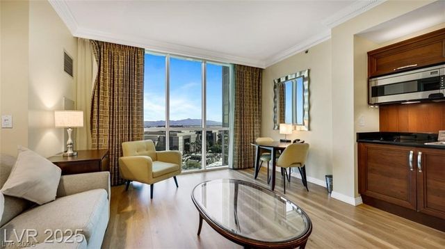 135 East HARMON Avenue 904, Las Vegas, NV 89109