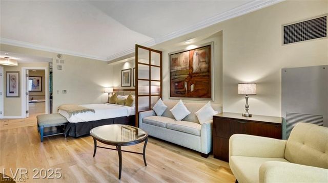 135 East HARMON Avenue 904, Las Vegas, NV 89109