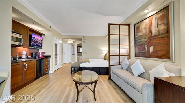 135 East HARMON Avenue 904, Las Vegas, NV 89109