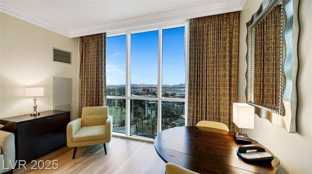 135 East HARMON Avenue 904, Las Vegas, NV 89109