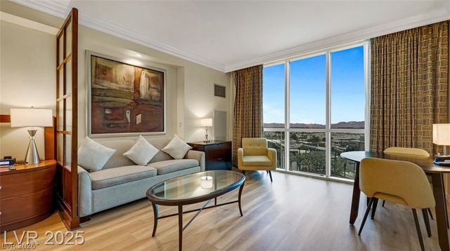 135 East HARMON Avenue 904, Las Vegas, NV 89109