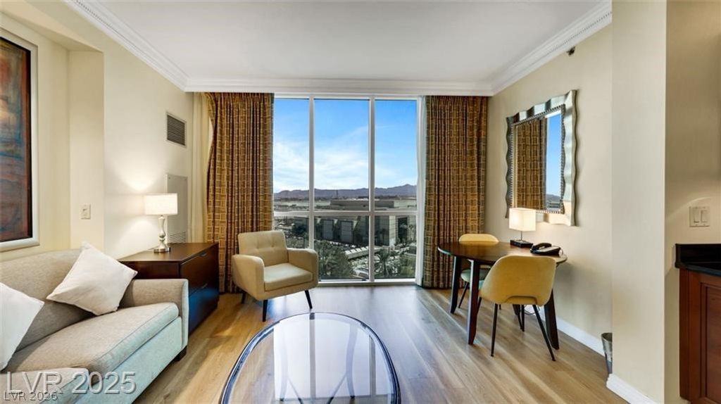 135 East HARMON Avenue 904, Las Vegas, NV 89109