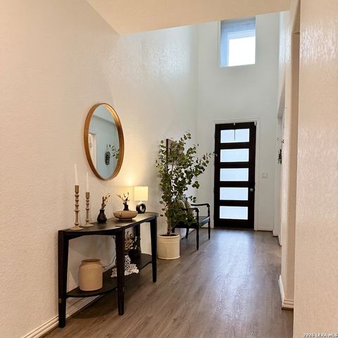727 NAVARRO ST, New Braunfels, TX 78132